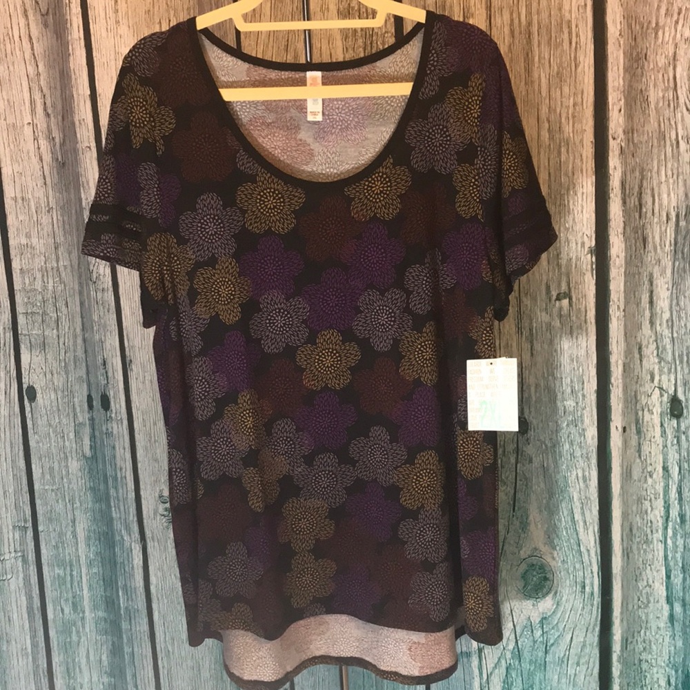 LuLaRoe 2XL Classic T floral w/ black background